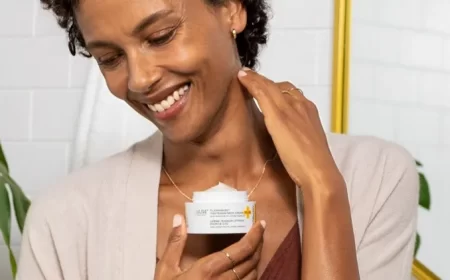 quelle est la crème tenseur pour cou efficace selon les dermatologues classement produits conseils d'application
