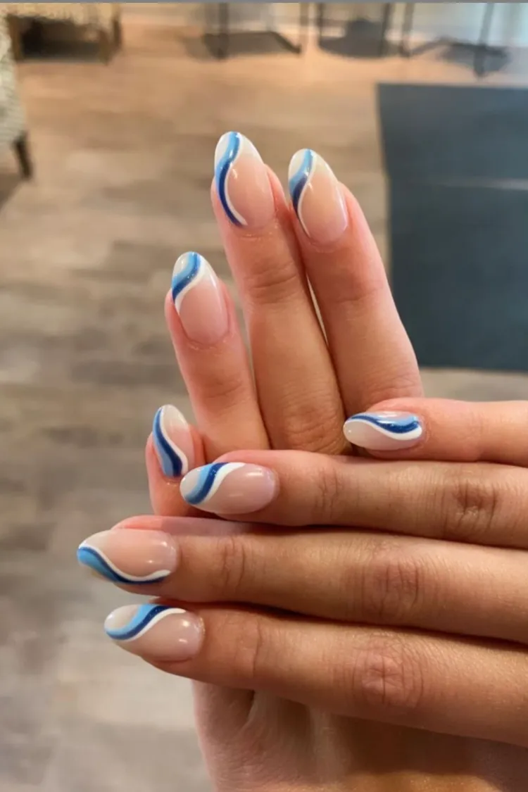 comment se faire une manucure swirl nails décoration ongles couleurs bleu blanc ete printemps