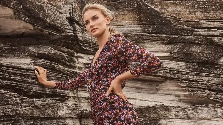 robe fleurie printemps 2023 les modèles nouvelles tendances courtes longues