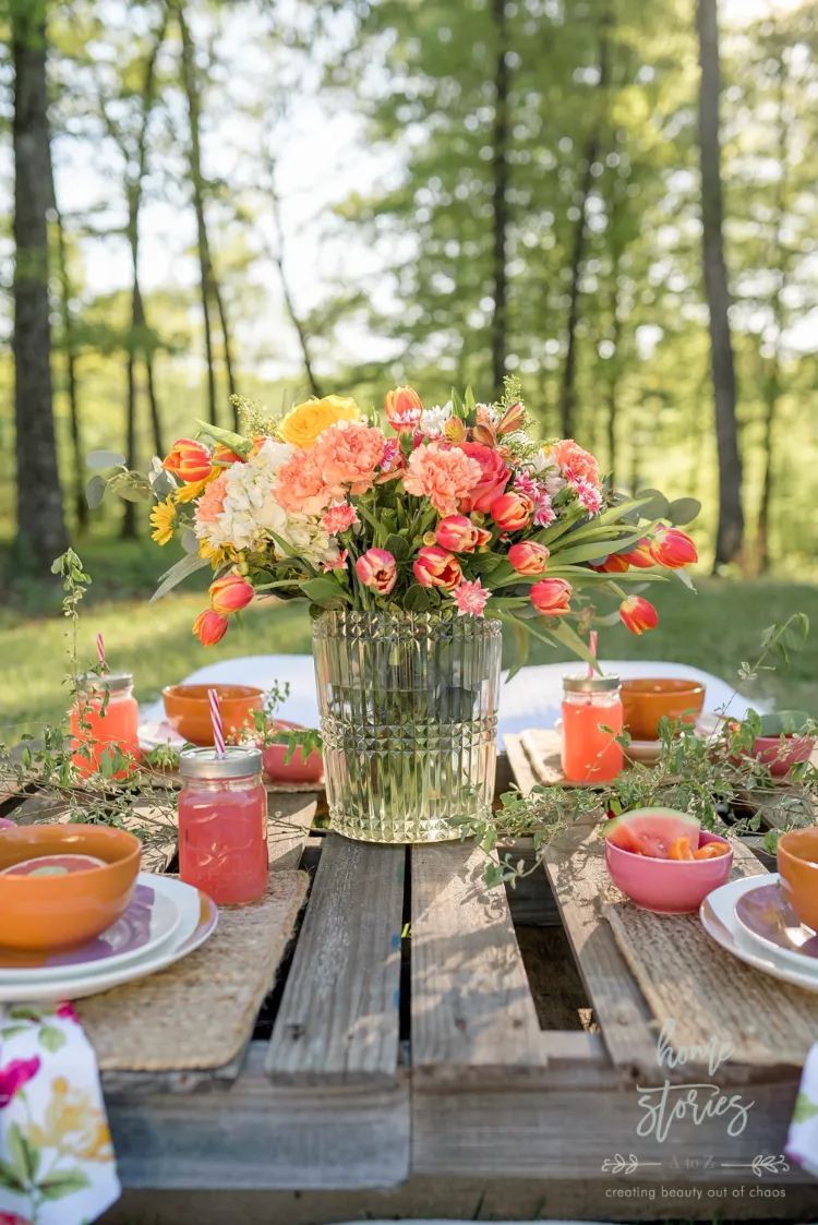 style bohème et des objets vintage pour la décoration de table printemps 2023