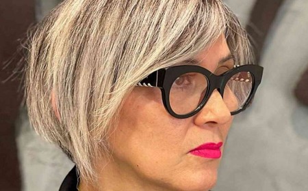 carré asymétrique tendance été 2023 femme 50 ans