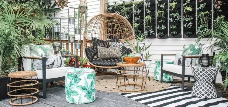 comment créer un endroit zen extérieur végétation pouf fauteuil œuf tapis coussins