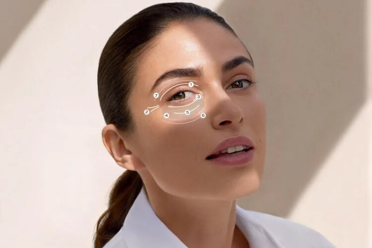 comment rajeunir le contour des yeux peptides collagène marc café bille massante métallique