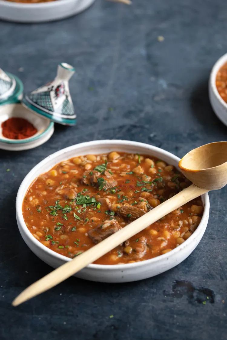 comment servir la soupe hrira marocaine traditionnelle recette facile et rapide repas ftour ramadan 2023