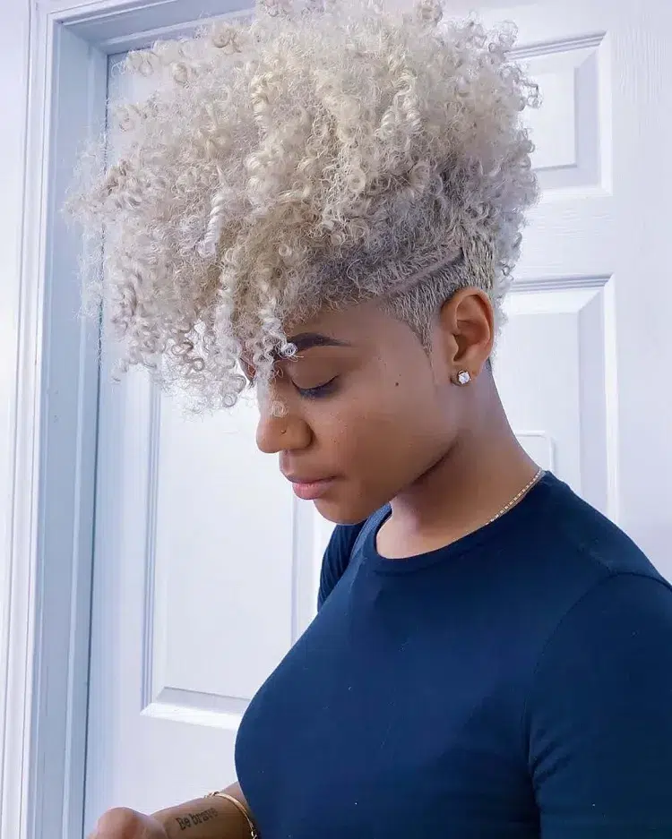 coupe broccoli hair femme cheveux afro blonds