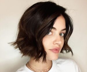 coupe carré court effilé cheveux épais 2023