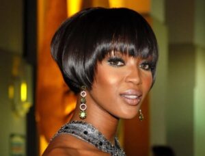 coupe de cheveux au carre court degrade femme 50 ans 2023
