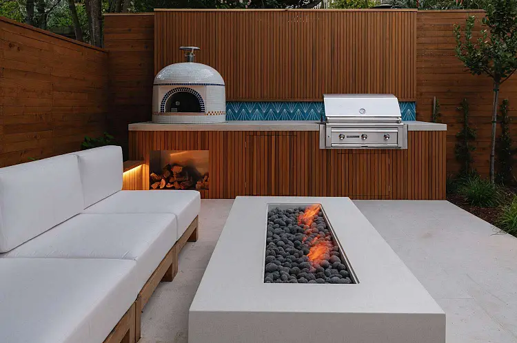 cuisine d'été cheminée moderne exterieur jardin bois pierre tendances 2023