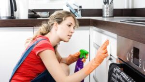dégraisser les meubles de cuisine bois naturellement