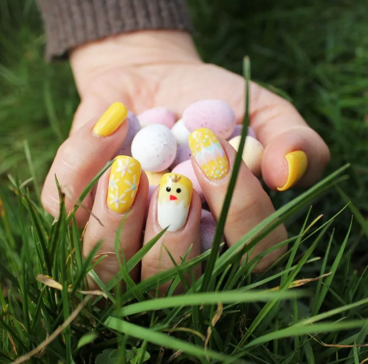 manucure jaune nail art printemps 2023 déco ongles gel poussin de paques