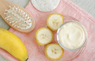 masque cheveux bouclés maison hydratant recette facile yaourt banane