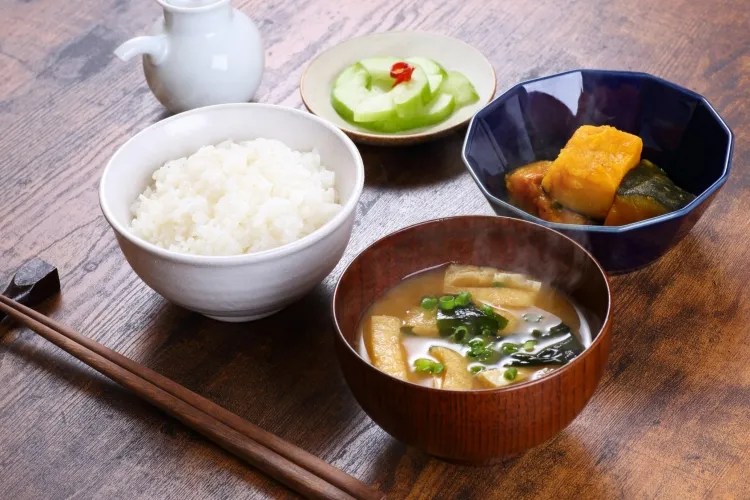 méthode japonaise hara hachi bu manger lentement petites assiettes sauter entrée dessert