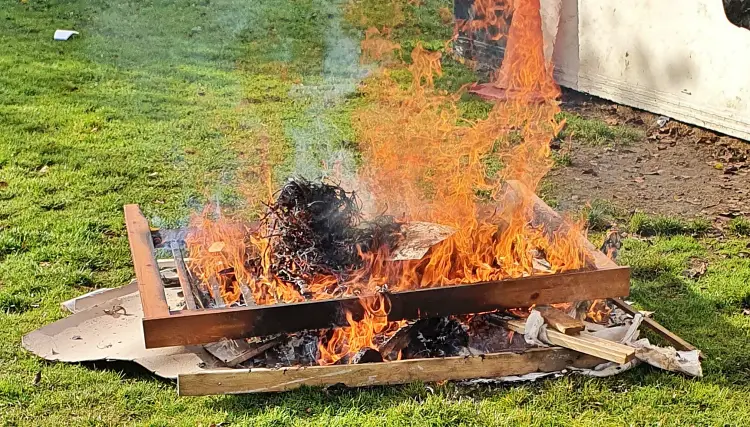 que ne pouvez-vous pas brûler dans vos déchets verts de jardin incinerateur