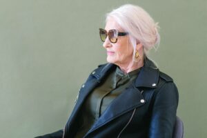 quelle coupe coiffure pour rajeunir une femme de 60 70 ans ou plus en 2023 coiffures anti rides