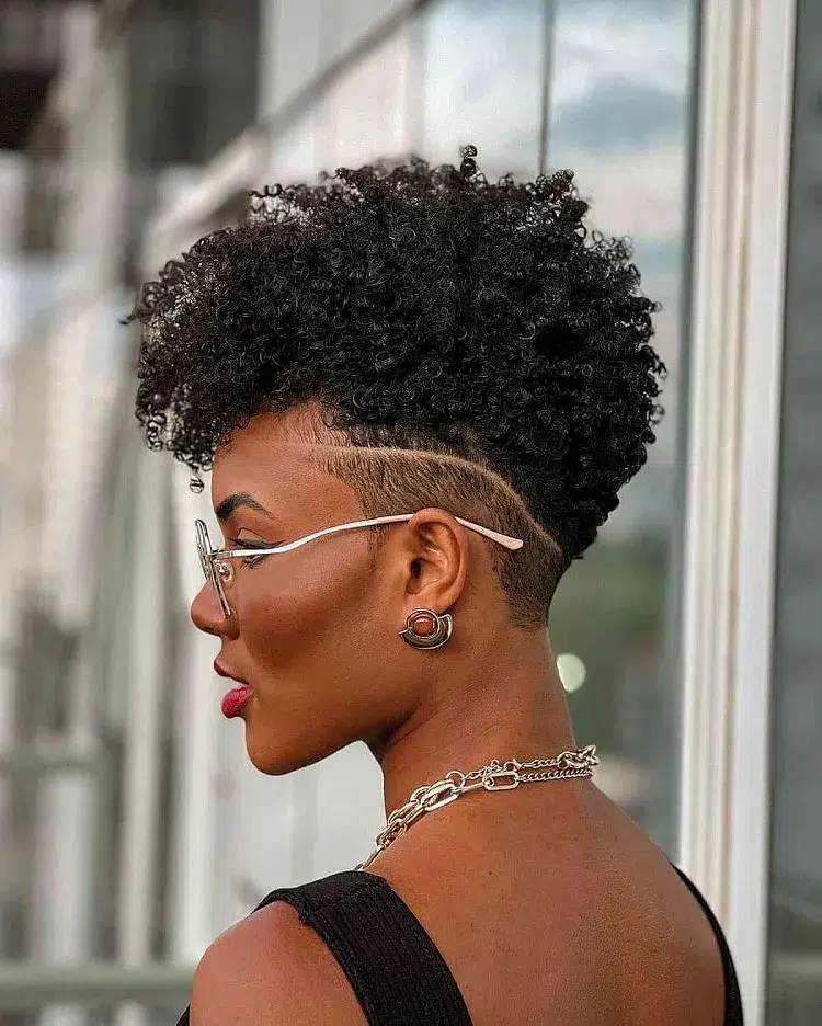 tendance broccoli haircut femme tiktok coiffure cheveux bouclés crépus afro 2023