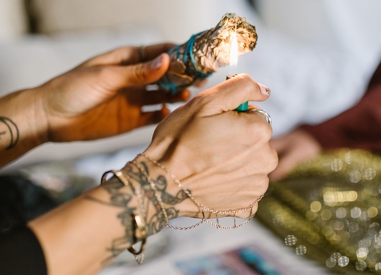 bruler sauge blanche quel est le secret de ce mystérieux rituel