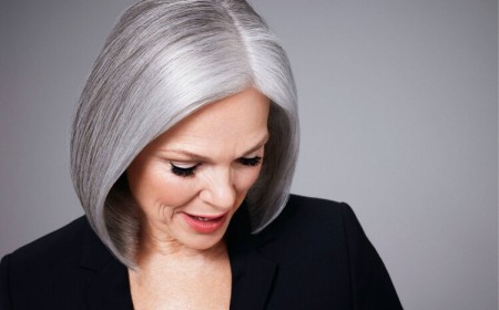coiffure pour cheveux gris tendance femme 2023