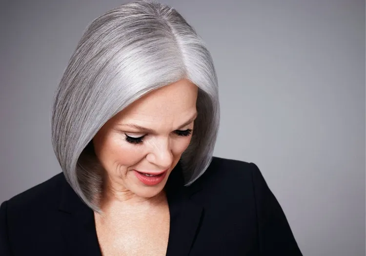coiffure pour cheveux gris tendance femme 2023