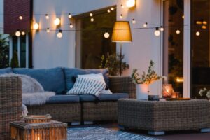 comment éclairer un balcon tendances éclairage 2023
