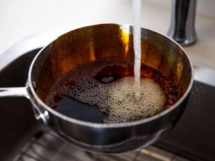 comment nettoyer une casserole avec du caramel brulé étapes astuces cuisine