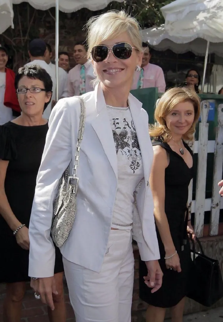 comment porter le blanc en total look femme 50 60 ans idée tenue style sharon stone