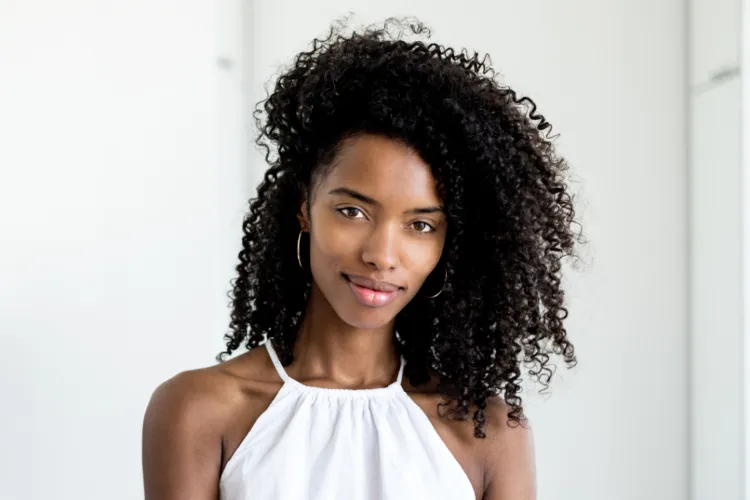 coupe cheveux crépus femme afro americaine noire la coupe de cheveux crépus longs