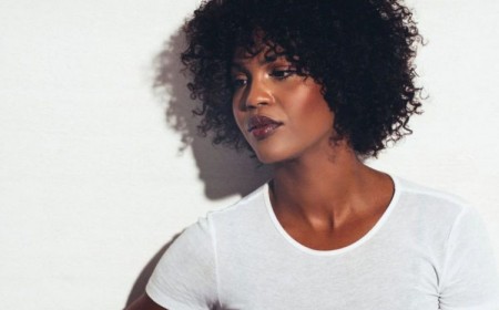 coupe cheveux crépus femme afro americaine noire bouclés frisés