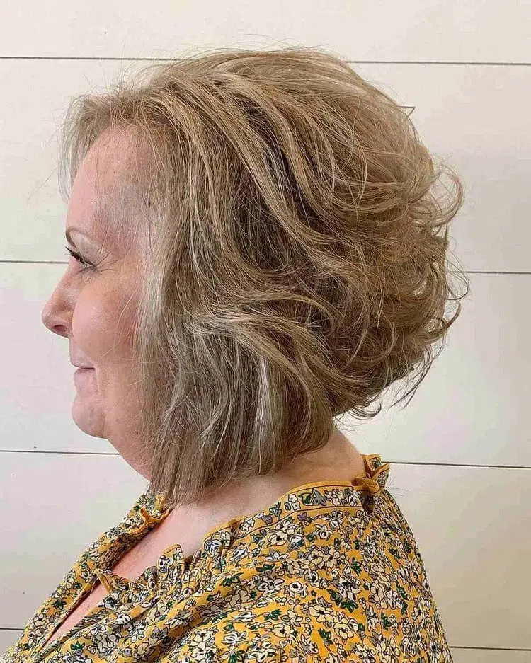 coupe facile à coiffer femme 60 ans carré court dégradé