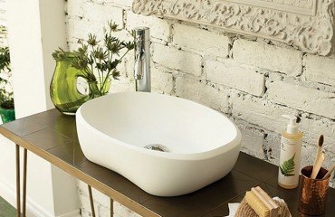 crédence salle de bain lavabo blanc couleur matériau inspiration