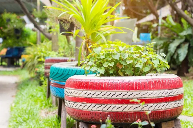 décoration de jardin à faire soi même avec pneus recyclés déco extérieur récup