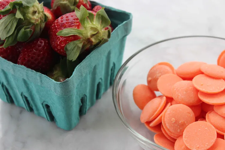 dessert de paques facile à faire pas cher impressionnant fraises chocolat carottes