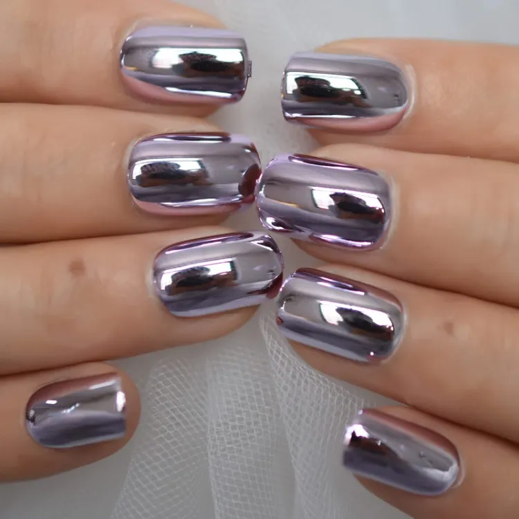 effet mirroir sur les ongles mirror ongles style courts violets vernis poudre chromee