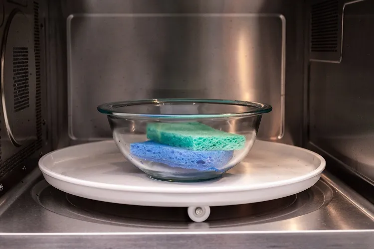 frequence changement eponge vaisselle cuisine vidéo comment nettoyer son éponge avec bicarbonate vinaigre citron au micro ondes