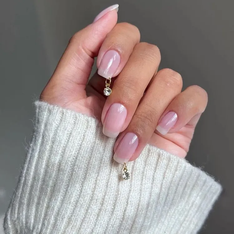 manucure bijou piercing tendance déco ongles nail art 2023