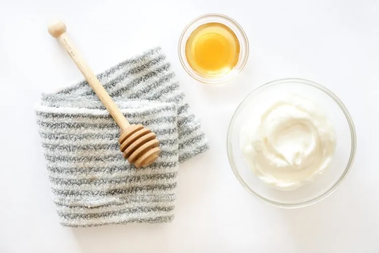 meilleure recette masque nourrissant réparateur pour cheveux secs abimés crepus bouclés fait maison naturel miel yaourt