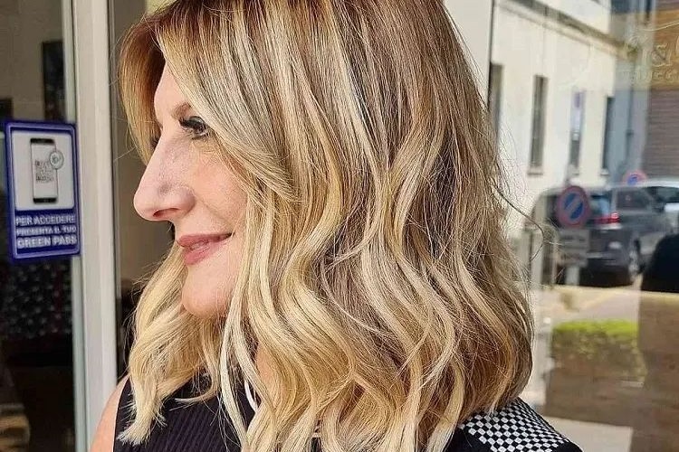 meilleures idées coupes carré effilé long wavy femme 50 ans ou plus tendance cheveux 2023