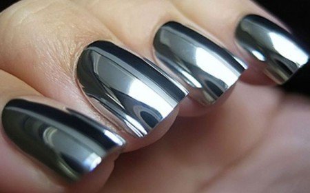 mirror nails comment faire les ongles poudre chromee effet mettalique couleurs 2023