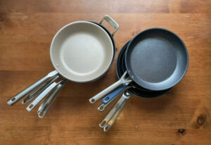 par quoi remplacer une poêle téflon fonte fer inox argile téflon non recyclable jeter ordures ménagères