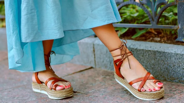 sandales femme plates tendance été 2023 femme 5 modèles must have