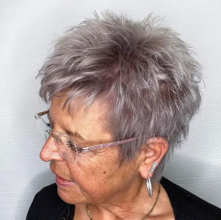 coupe effilée courte dégradée femme 70 ans undercut coupe courte degradee femme 70 ans coupes courtes 2023 coiffure cheveux