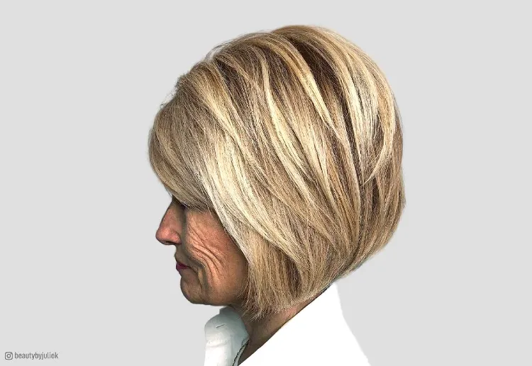 le bob court coupe courte pixie coupe courte degradee femme 70 ans coupes courtes 2023 coiffure cheveux gris stylee