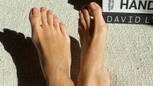 pedicure pour peau claire vernis teint couleurs mates foncees tendance inspirations 2023