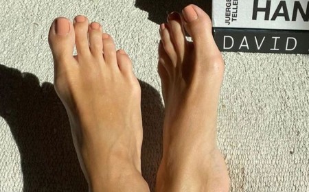 pedicure pour peau claire vernis teint couleurs mates foncees tendance inspirations 2023
