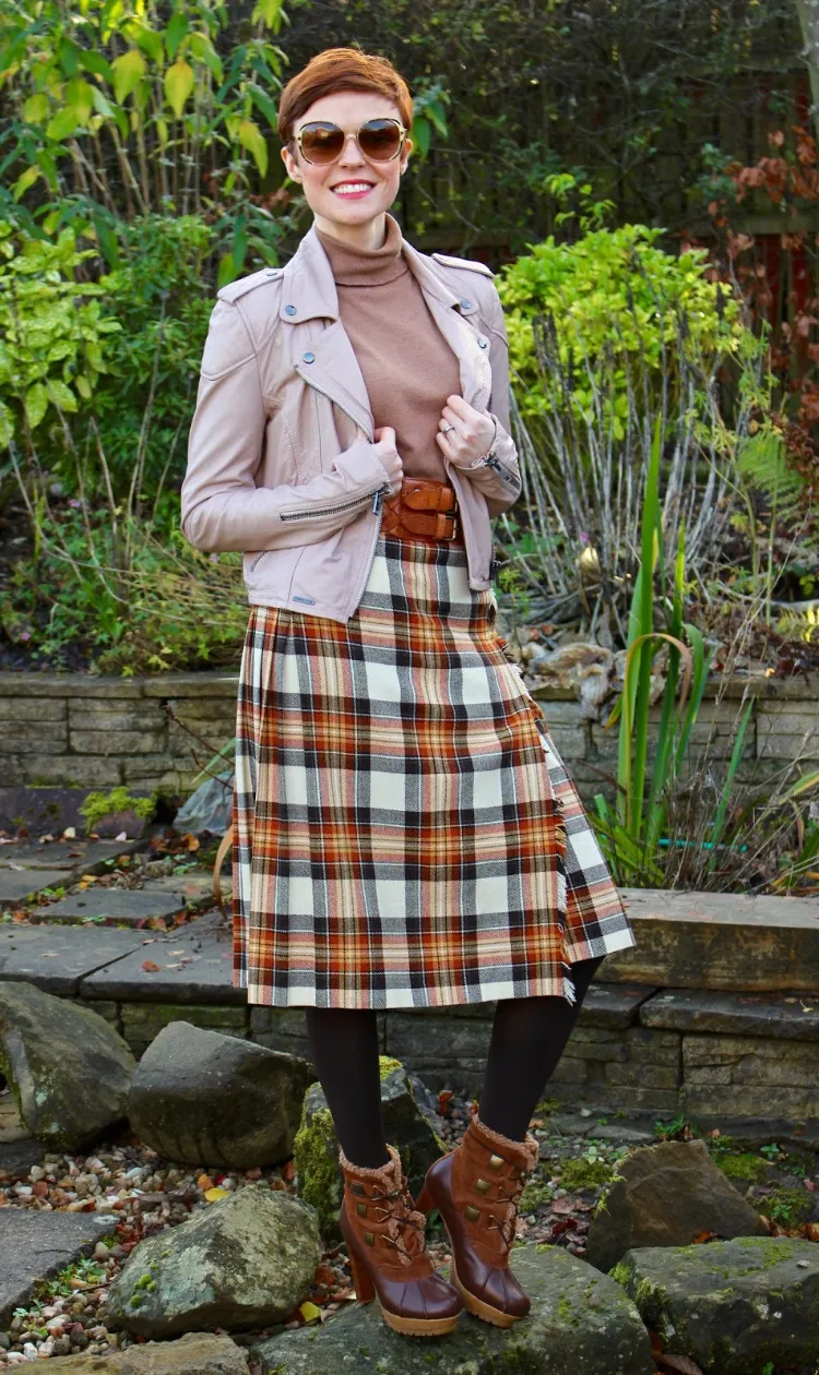 une jupe écossaise comment porter le tartan après 50 ans jupe ecossaise femme longue mode motifsmanteau 2023 pantalon vetements