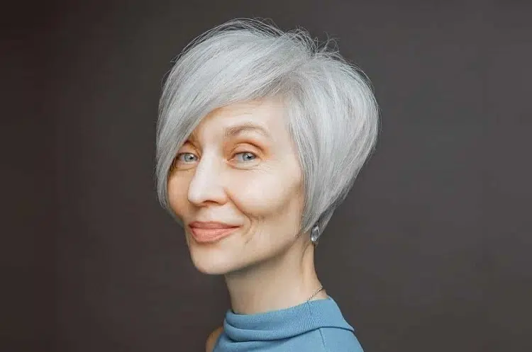 coiffure femme 60 ans épanouie