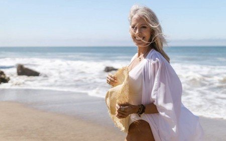 comment choisir sa tenue de plage femme 50 60 ans selon la morphologie idées pièces estivales grande taille femme ronde tendance 2023