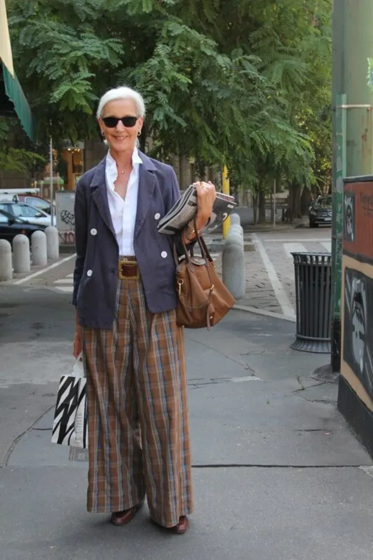 comment porter le tartan à 50 ans pantalon palazzo jambes larges blazer femme