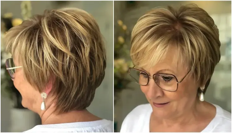 coupe cheveux court femme 60 ans avec mèches blondes lunettes