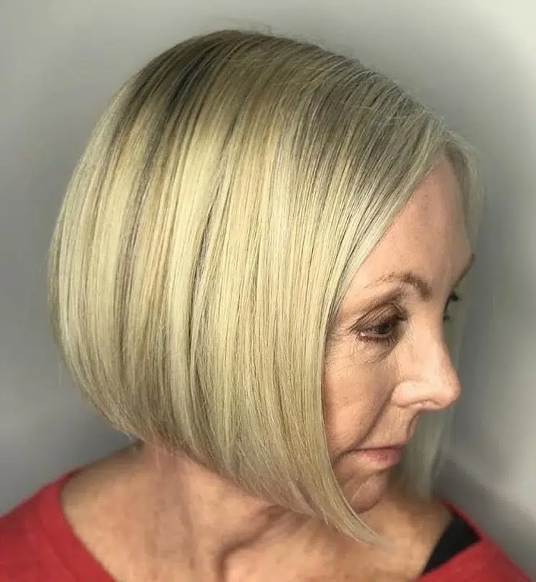 coupe de cheveux court femme 60 ans visage rond