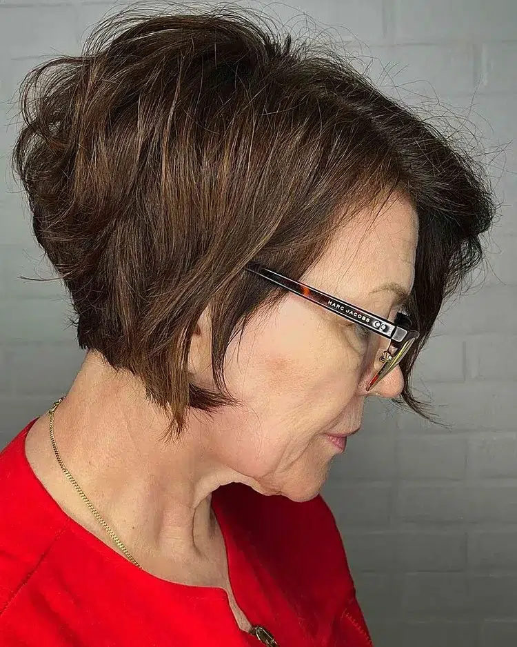 coupe pixie bob femme 60 ans tendance été 2023 quelle coiffure pour rajeunir une femme de 60 ans